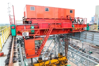 Tank Overhead Crane Tsim los ntawm Peb Lub Tuam Txhab