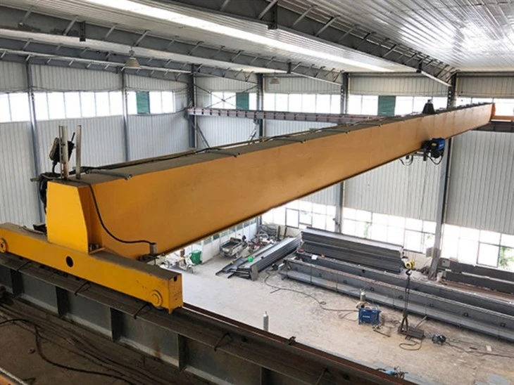 Tib Girder Choj Crane Kub Muag